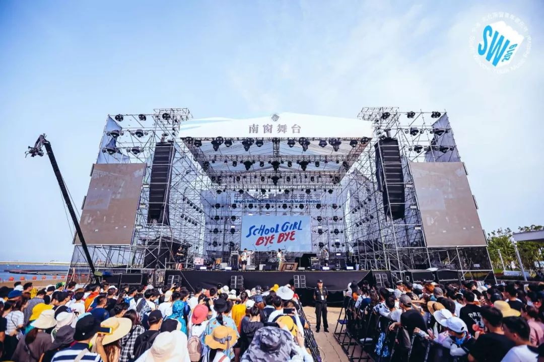 Zhao Lei, sound plays, · · · is 9 Lian Zhen's people, Kangmushi this night sky drew a chic moon