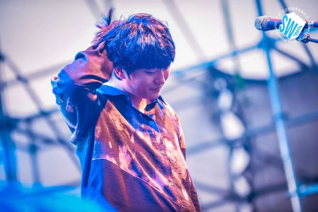 Zhao Lei, sound plays, · · · is 9 Lian Zhen's people, Kangmushi this night sky drew a chic moon