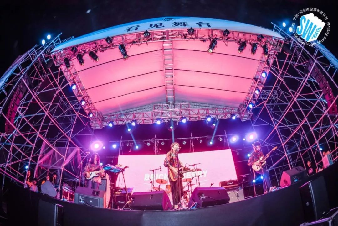 Zhao Lei, sound plays, · · · is 9 Lian Zhen's people, Kangmushi this night sky drew a chic moon