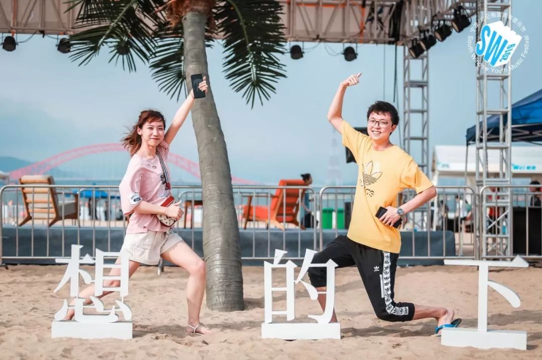 Zhao Lei, sound plays, · · · is 9 Lian Zhen's people, Kangmushi this night sky drew a chic moon