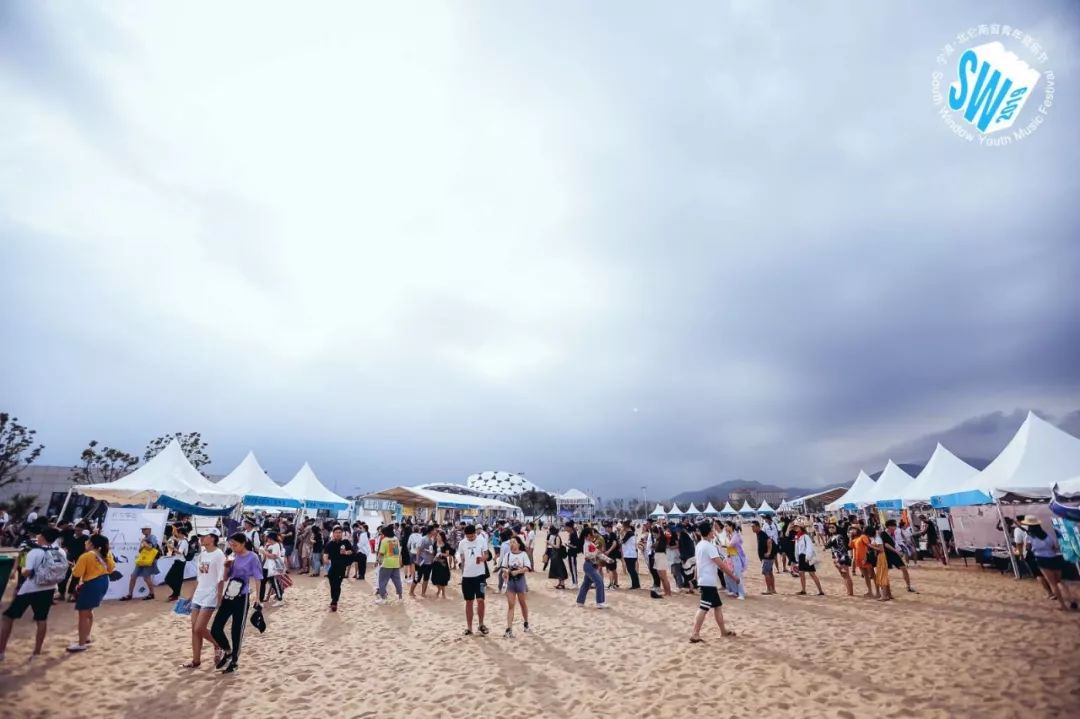 Zhao Lei, sound plays, · · · is 9 Lian Zhen's people, Kangmushi this night sky drew a chic moon