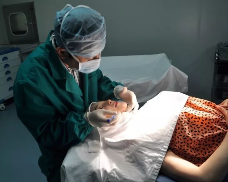 美女整容遭“毁容”！流鼻血，呼吸不畅...郑州华山医院是否真的无责