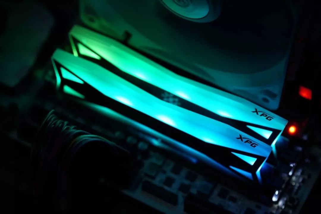 也许是发光面积最大的RGB内存，威刚XPG龙耀D60G超频测试