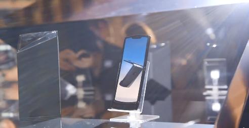 摩托罗拉手机公布Razr折叠手机 市场价约1499美金