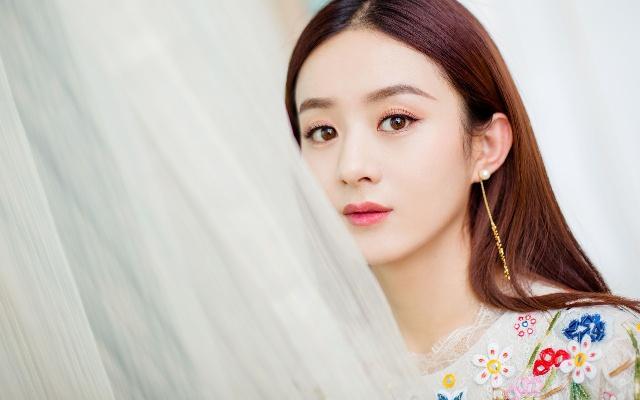 《金婚》张国立的4个儿女,如今她身价过亿,她成为收视女王