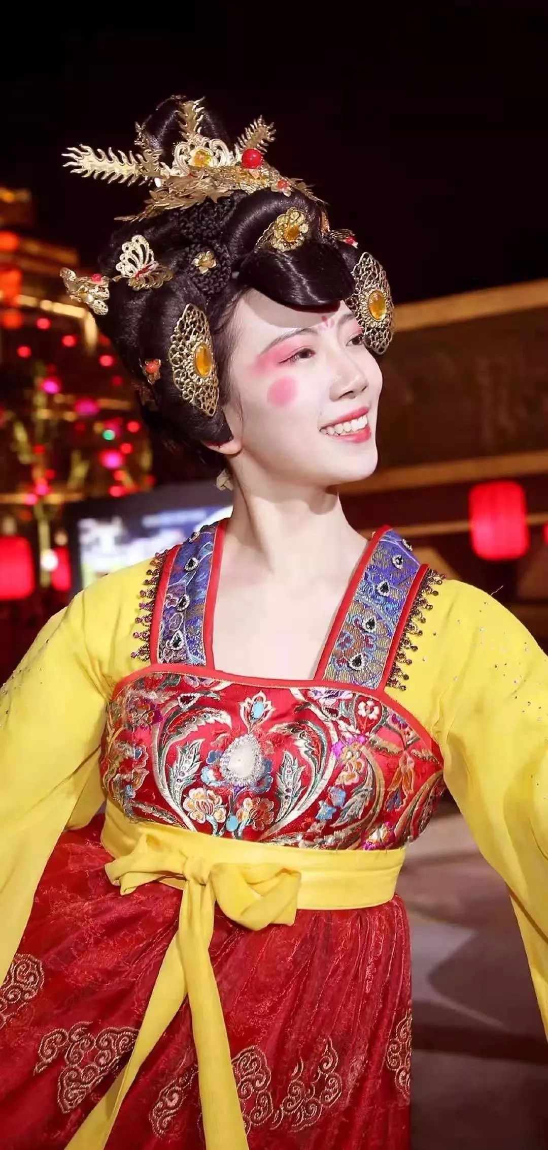 西安不倒翁小姐姐换冬装现场曝光不倒翁女孩冯佳晨是谁冯佳晨资料照片