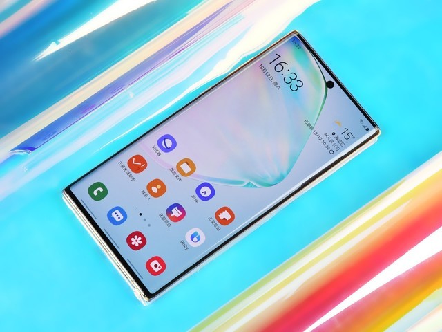 三星Note 10 轻巧颜值爆表 提高5G手机上外型门坎