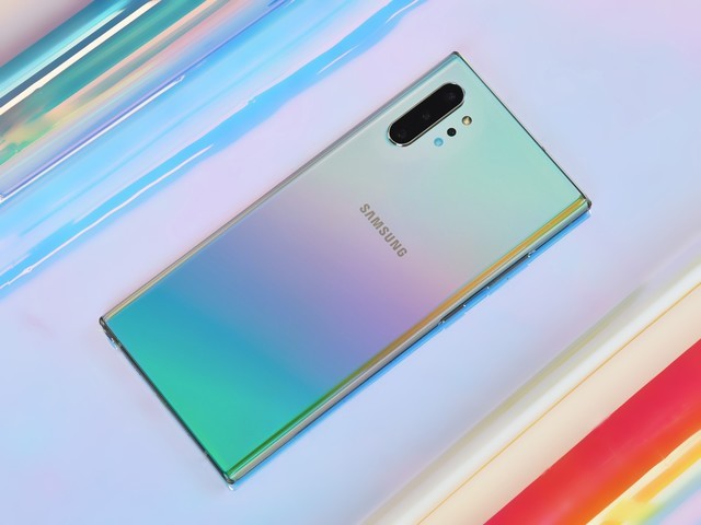 三星Note 10 轻巧颜值爆表 提高5G手机上外型门坎