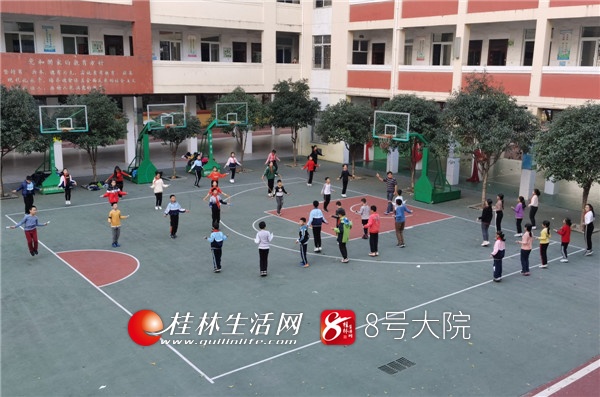 桂林小学生跳绳成“一道槛”，家长花数千元上培训班！如此“疯狂”的背后是什么？