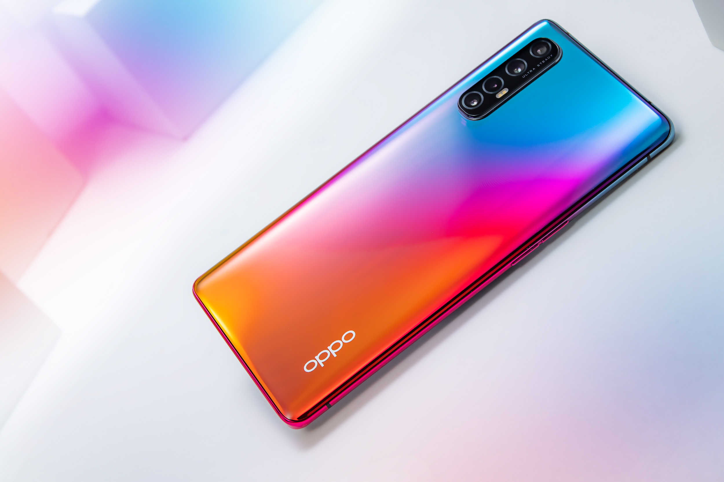 OPPO Reno3 Pro图赏：7.7mm超轻薄外壳 5G手机上已不“500克”重