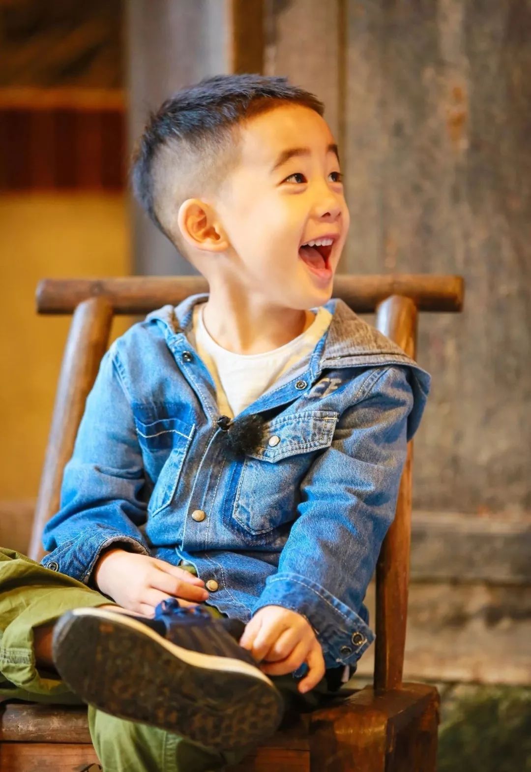 6岁Jasper被夸会做人：成人世界油腻的“高情商”，才配不上他
