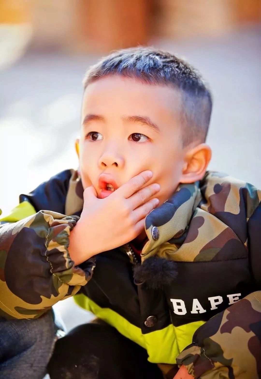 6岁Jasper被夸会做人：成人世界油腻的“高情商”，才配不上他