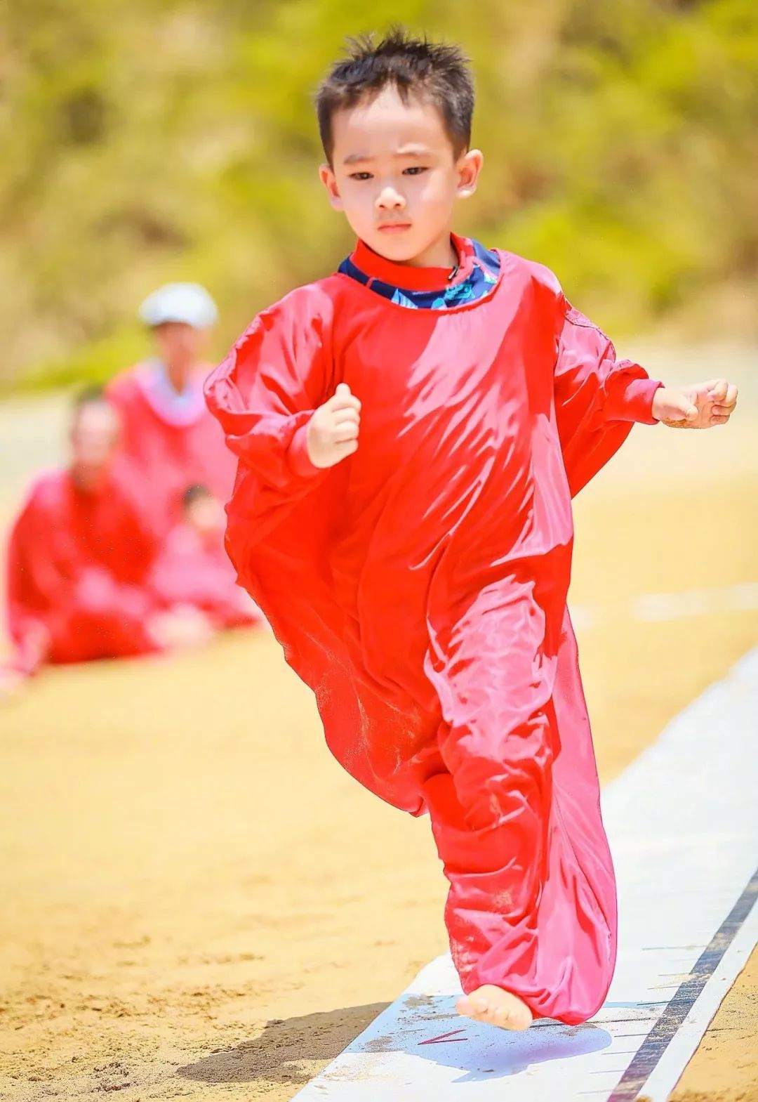 6岁Jasper被夸会做人：成人世界油腻的“高情商”，才配不上他