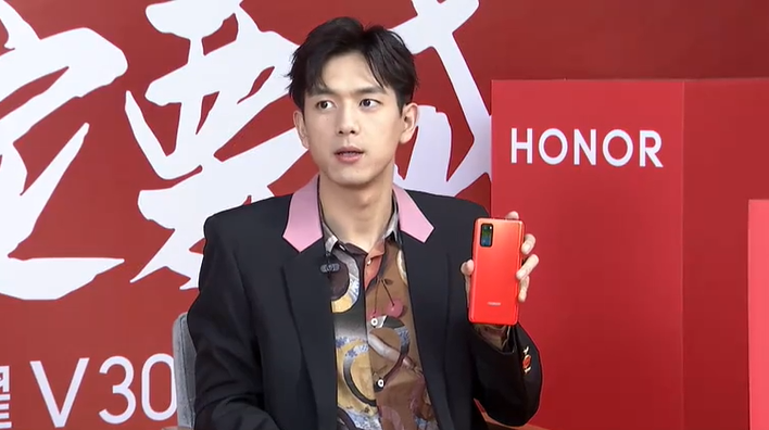 Li Xiankai of honorable wet fashionable ambassador opens direct seeding of New Year wish to serve honorable V30 auroral orange for vermicelli made from bean starch