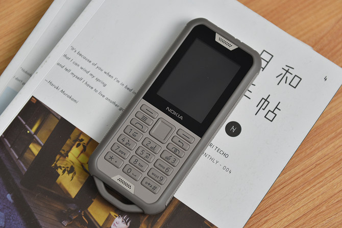 经久耐用更好用的室外新挑选 三防手机 nokia 800测评