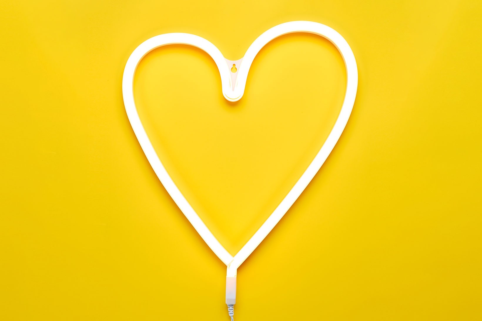 女朋友|情人节礼物给女朋友送什么礼物好 女友礼物清单我们帮你准备好了