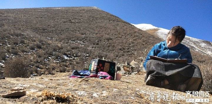高原上的网课，每天爬40分钟山路，泰安一中西藏班女孩山顶学习