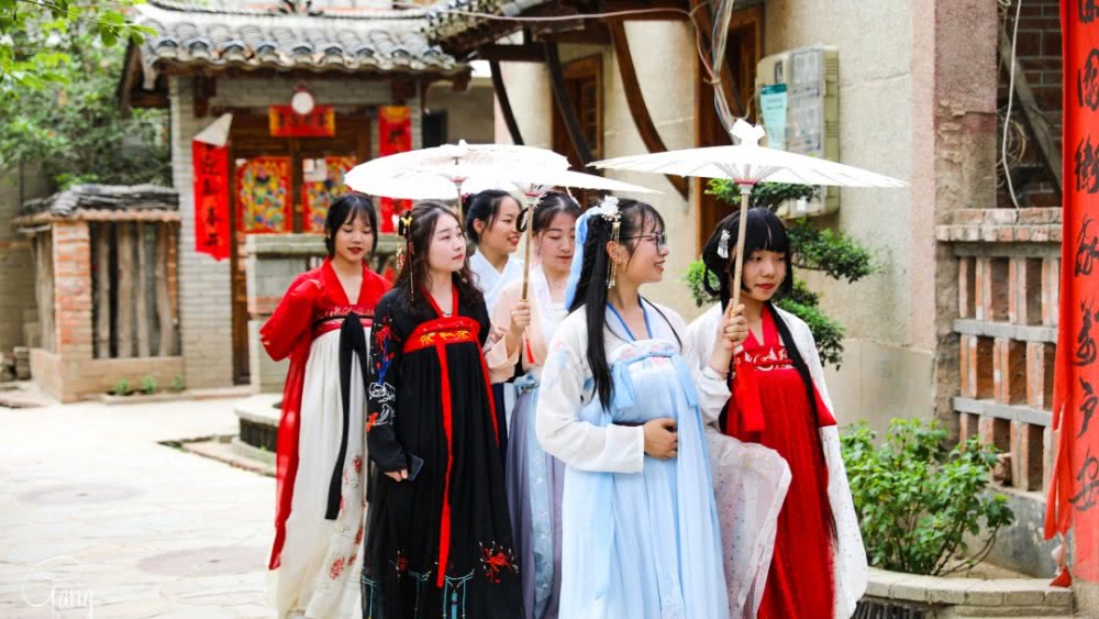 西安人，你知道女孩子外出旅行为何偏爱穿古装