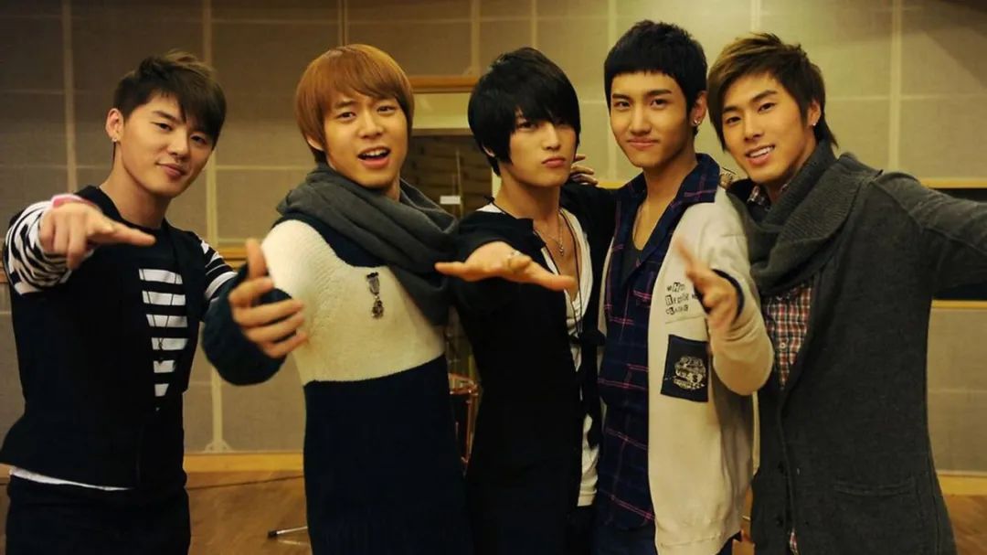 鹿晗黄子韬吴亦凡合体，勾起了关于韩团的青春