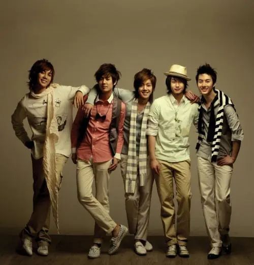 鹿晗黄子韬吴亦凡合体，勾起了关于韩团的青春