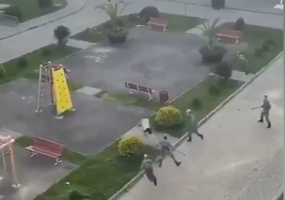 俄罗斯隔离点一男子“逃跑”被5名卫兵围追堵截