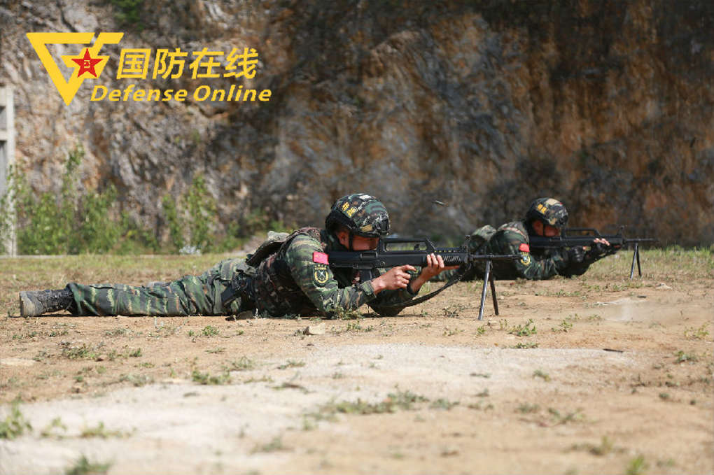 直击｜武警特战队员多课目实弹射击训练