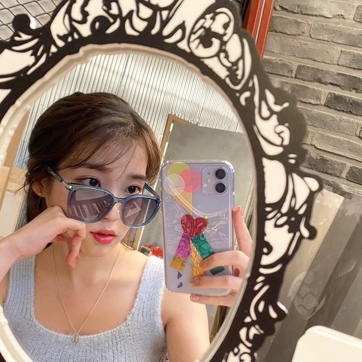 「IU」「分享」200520 品牌公开新自拍，浪漫520有