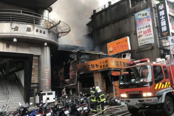 台中夜市传遭纵火 火势波及民宅致3人送医