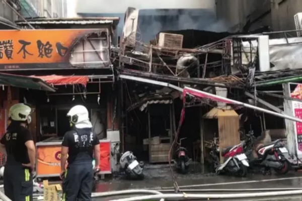 台中夜市传遭纵火 火势波及民宅致3人送医