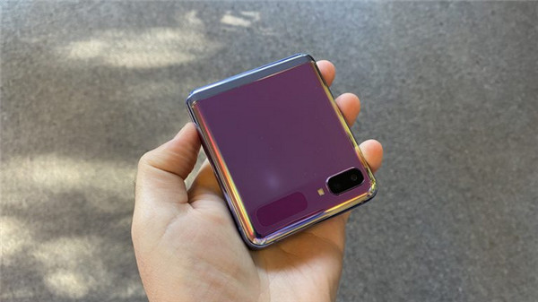 三星Galaxy Z Flip评测：小巧精致、整体表现更好的可折叠手机