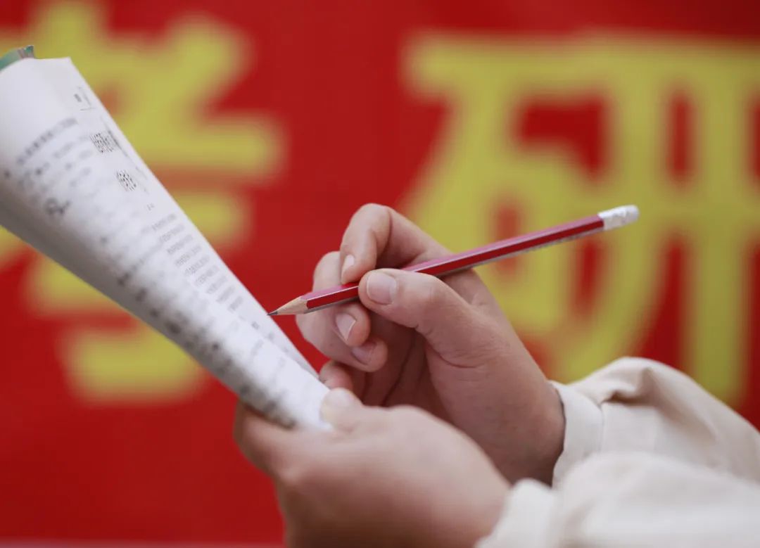 夫妻之间工资条算隐私吗？微信账号能继承吗…