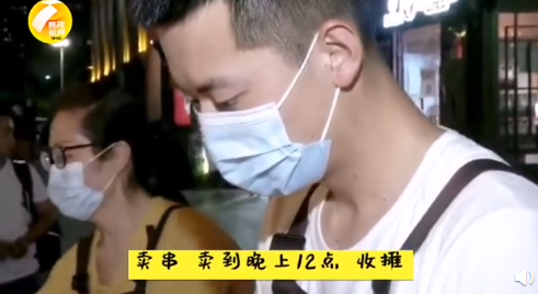 五菱汽车销售电话被打爆！摆地摊有多赚钱？有
