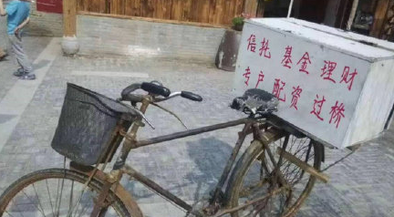 五菱汽车销售电话被打爆！摆地摊有多赚钱？有