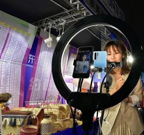 独家观察｜|互联网+摆摊：文娱产业蹭热点新姿势？