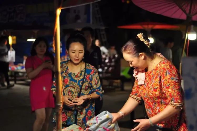 独家观察｜|互联网+摆摊：文娱产业蹭热点新姿势？