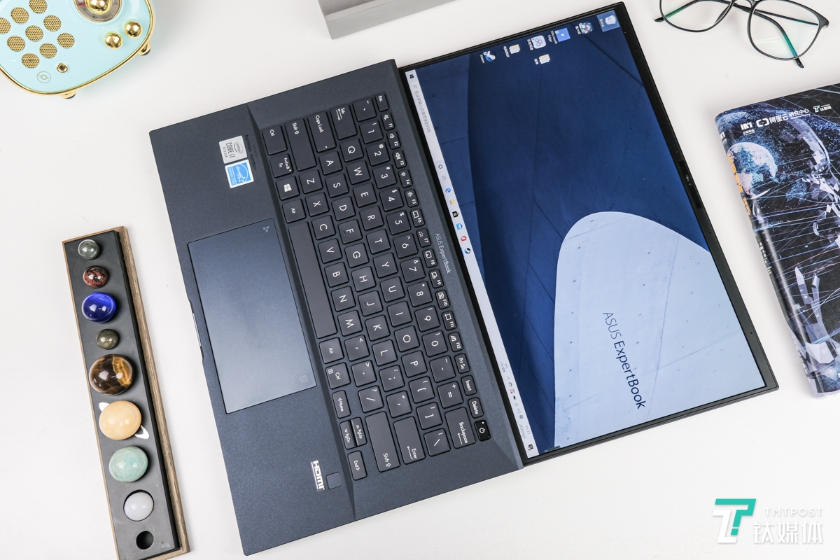 华硕灵珑II评测：获英特尔雅典娜计划认证，重量仅990克