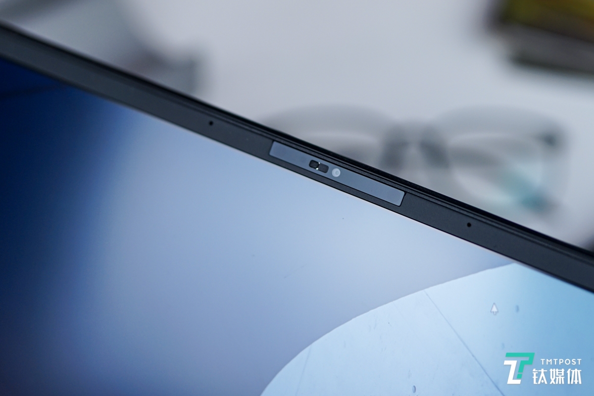 华硕灵珑II评测：获英特尔雅典娜计划认证，重量仅990克