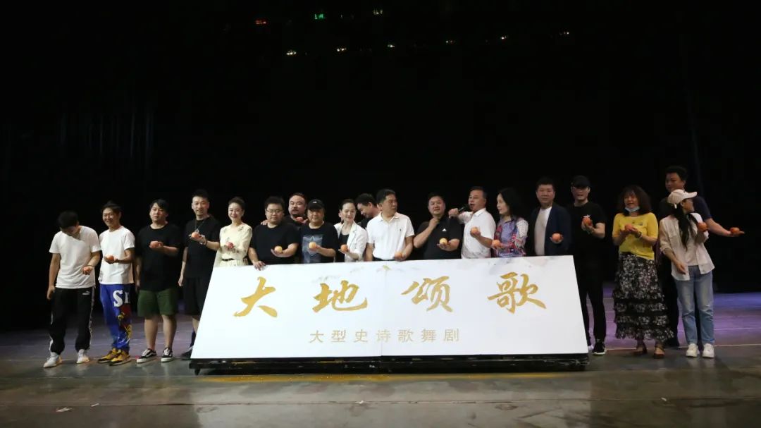每日视听｜|北京影院KTV暂不开放，湖南广电大型歌舞剧《大地颂歌》正式开排
