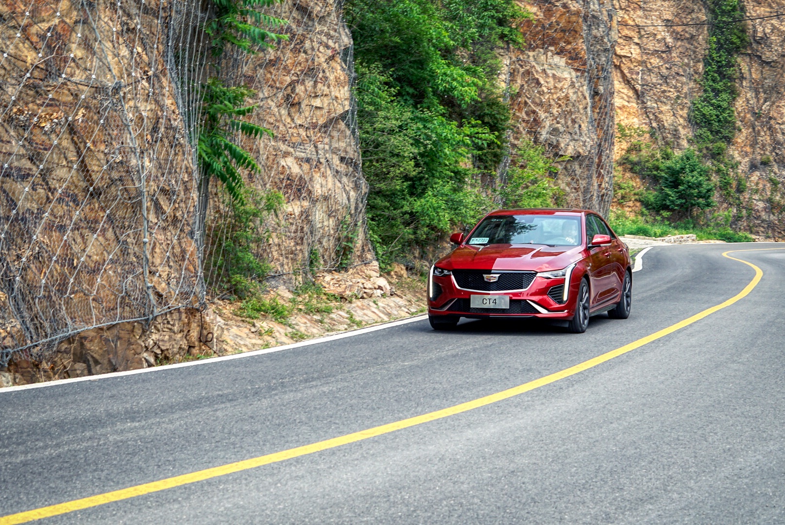 试驾凯迪拉克CT4：定位入门级豪华市场，同级唯