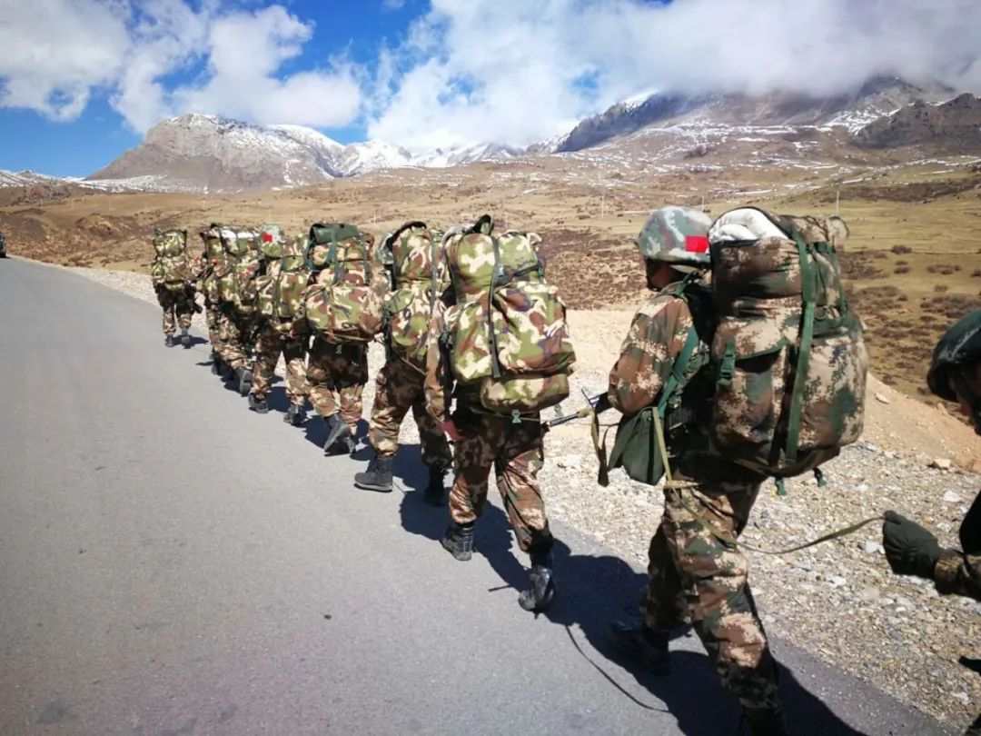 Bright Piao a small fat group is special the counterattack of battle team member