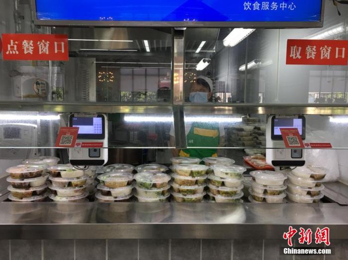 教育部：学校食堂实行半份拼菜等制度 鼓励按量收费