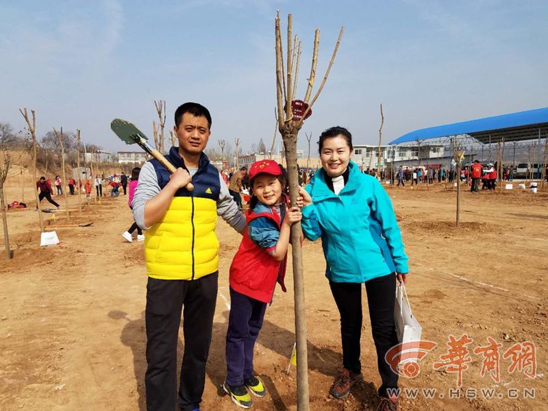 铜川裕丰园小学毕业前 父母们选择写给孩子们一