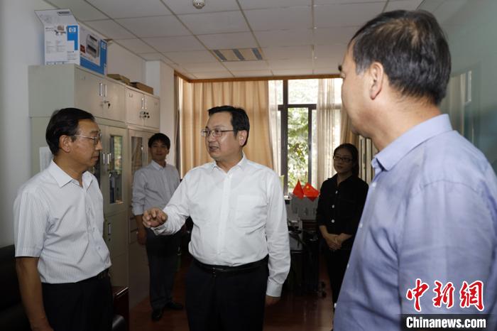 云南省委统战部部长张国华到省侨联、省黄埔军