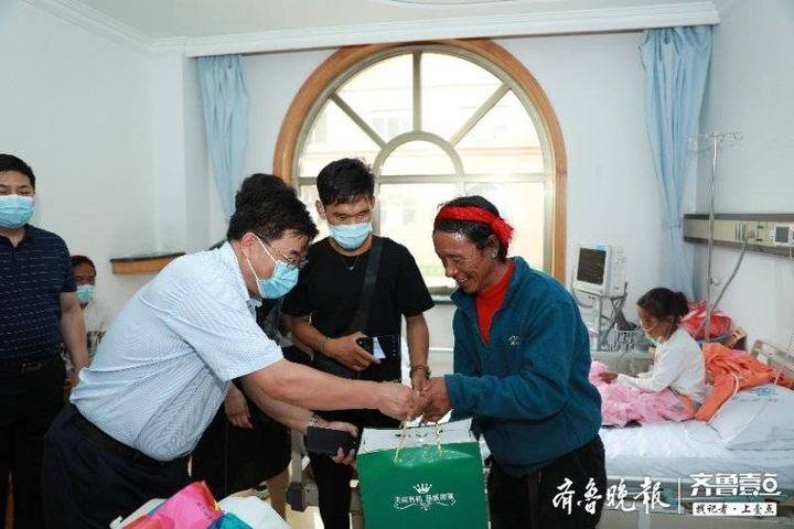 洁白哈达献给烟台医护人员！3个藏族先心病女孩