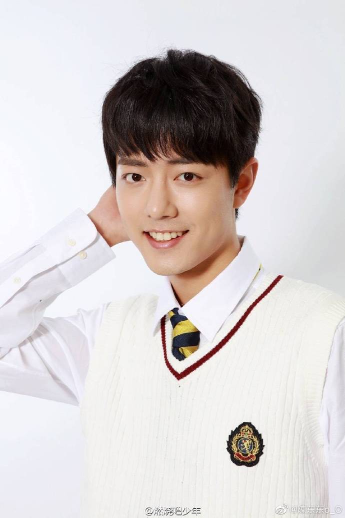 200724 还是从前那个少年 肖战同款摸脖子姿势教你