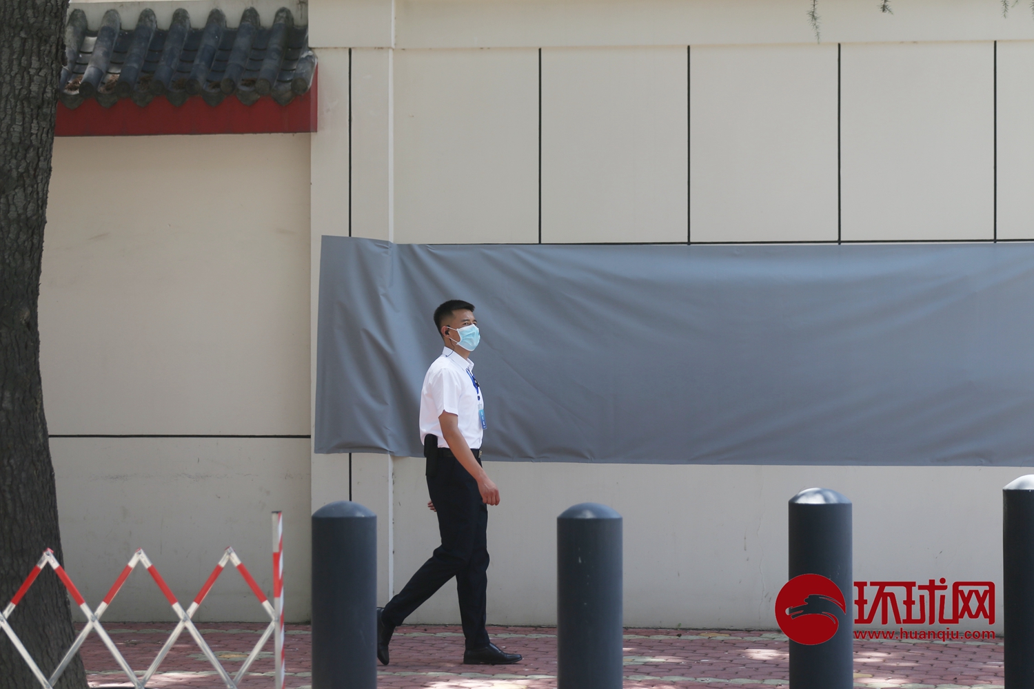 中方接管美驻成都总领事馆：执勤武警已换便装，相关标识已被遮盖