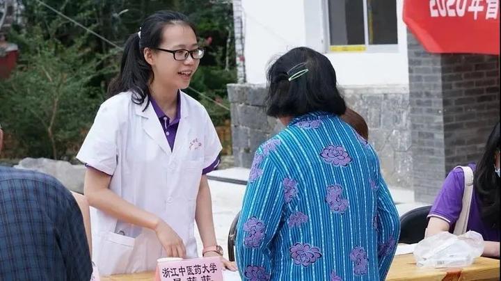跟随浙江中医药大学博士团送医下乡，探访红色斋郎村