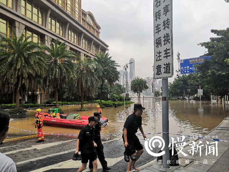 重庆|洪水涌入重庆喜来登酒店大堂 洪峰过境南滨路全线被淹