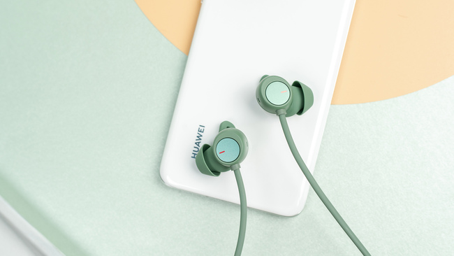 华为公司FreeLace Pro无线蓝牙耳机感受 增加降噪产生高品质听感