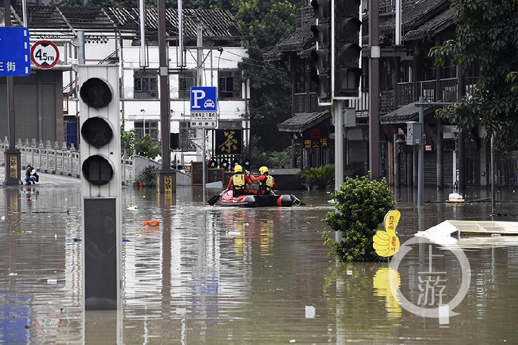 过境|航拍洪峰过境重庆 部分街道被淹没漫水路段拉起警戒线